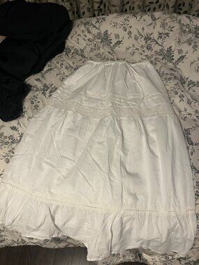NEVER WORN Hollister white skirt